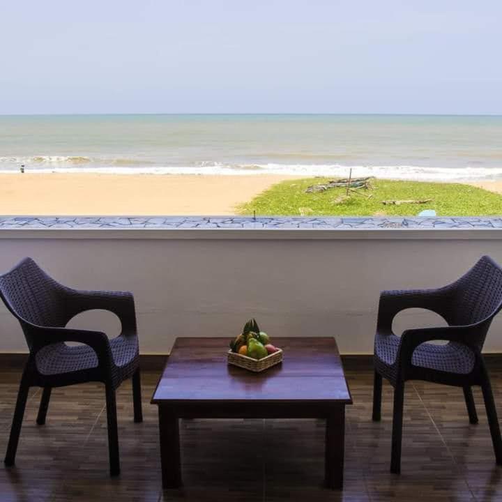 Grace Beach Resort By Travel Corners Негомбо Екстер'єр фото